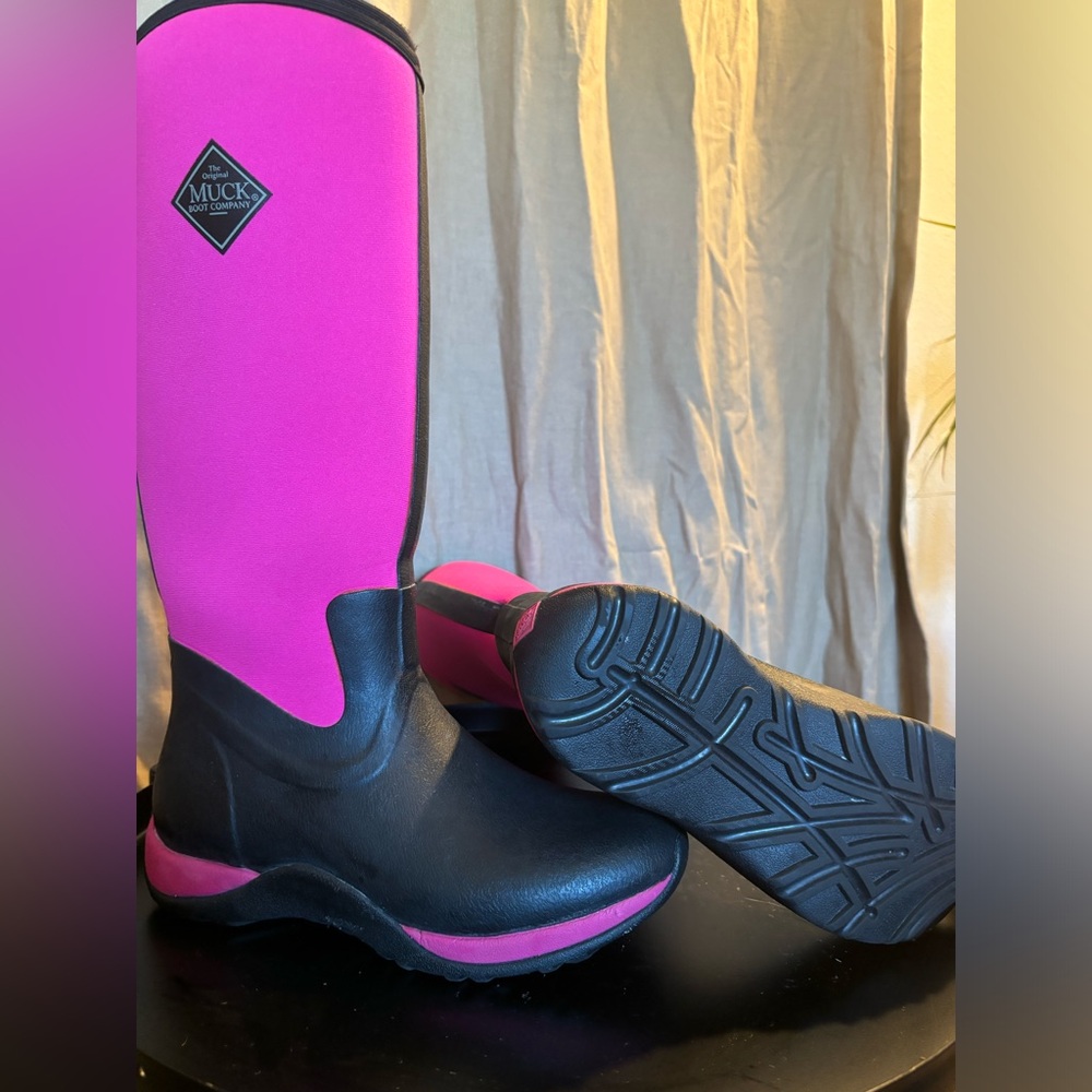 Woman’s Original Muck boot Hot Pink size 6